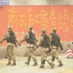 Armed Chinese PLA soldiers walk past ethnic Tibetan graffiti in Chengdu, southwest China's Sichuan province on January 27. Chinese police shot dead another Tibetan protester in the restive Sichuan province, rights groups said Friday, bringing to at least three the number killed in deadly clashes this week. / AFP Photo