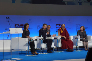 United Nations High Commissioner for Refugees Melissa Flemnig, Moderator Piotr Gulcznyski, and Nobel Peace Laureates His Holiness the Dalai Lama and Mairead Maguire during the panel on ‘Solidarity and Reconciliation: No More Wars’ at the 13th World Summit of Nobel Peace Laureates in Warsaw, Poland on October 23, 2013. Photo/Jeremy Russell/OHHDL