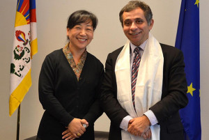 Kalon Dicki Chhoyang with Mr Henri Malosse, president of the European Economic and Social Committee, in Brussels on 26 November 