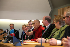 Representatives of all of Norway's political parties met with the Dalai Lama, as had the president of Norway's Sami Parliament the day before. After a visit to the Nobel Center and another public appearance, the Dalai Lama ended his three-day visit. 